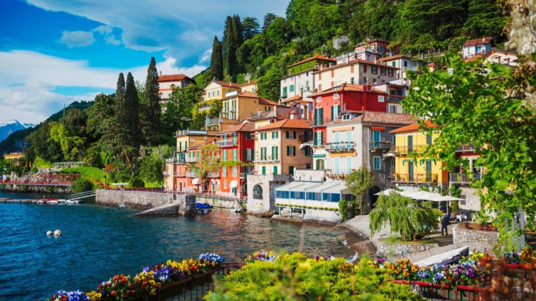 A Lake-side Gelato at Lake Como - Tourist Destinations